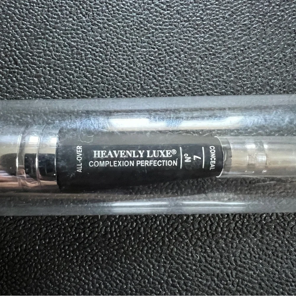 New it Cosmetics Heavenly Luxe No. 7 2 in 1 Foundation & Concealer Brush